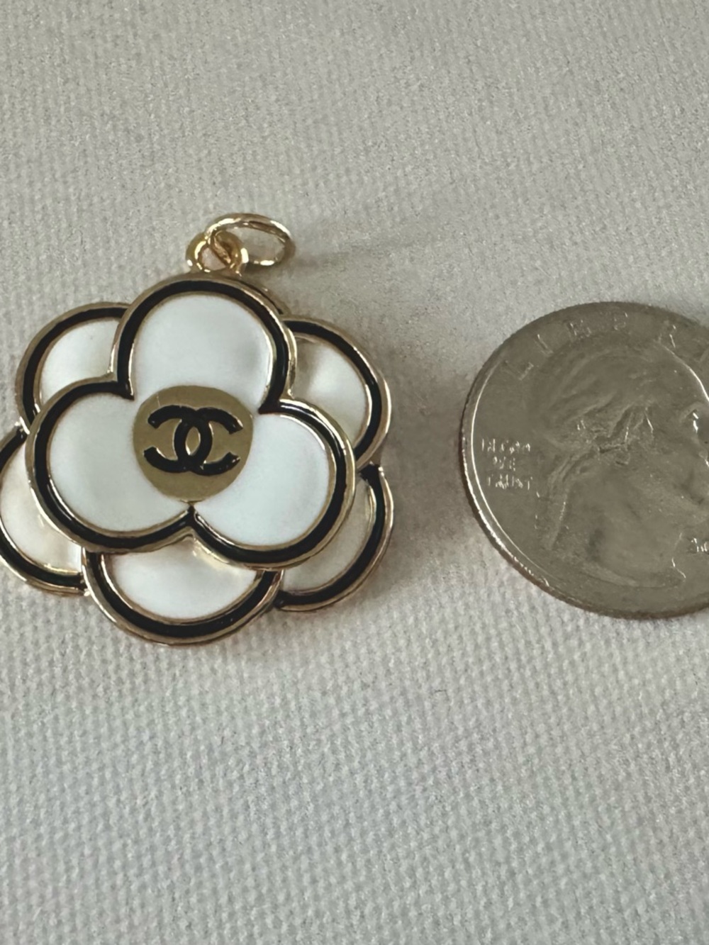 CHANEL White Camellia Enamel Pendant with Gold Trim, Interlocked 2 C’s, 3D charm - Picture 3 of 5